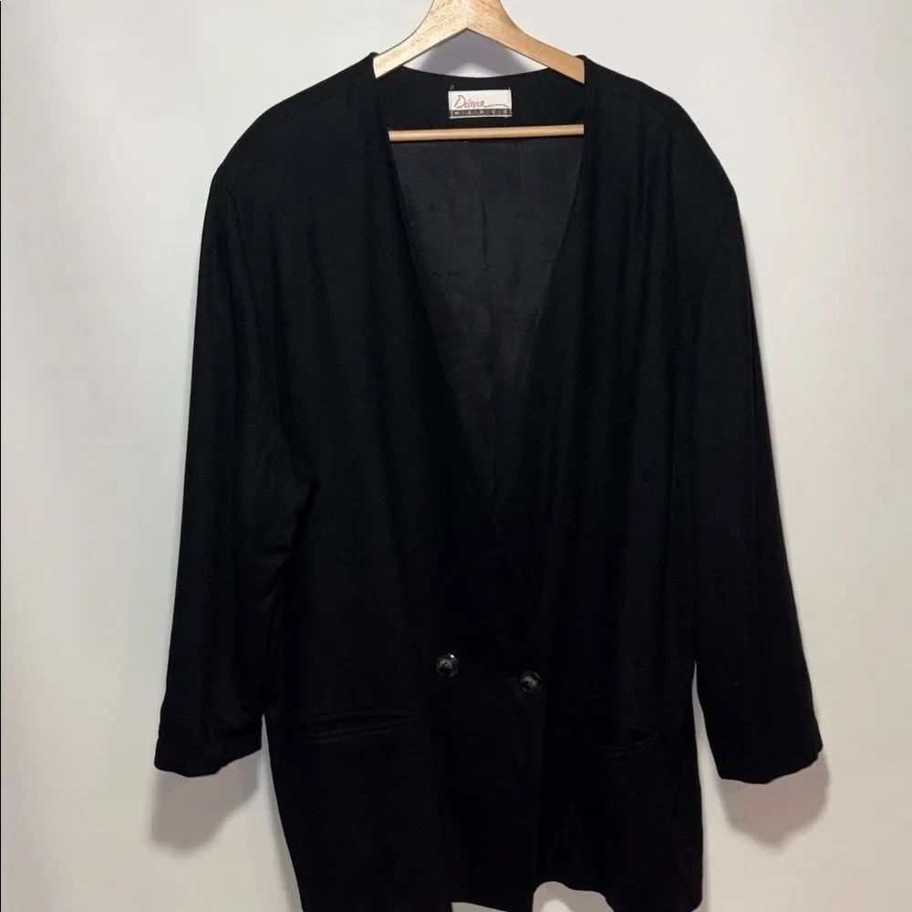 Elegant Black 100% wool Women's Blazer
